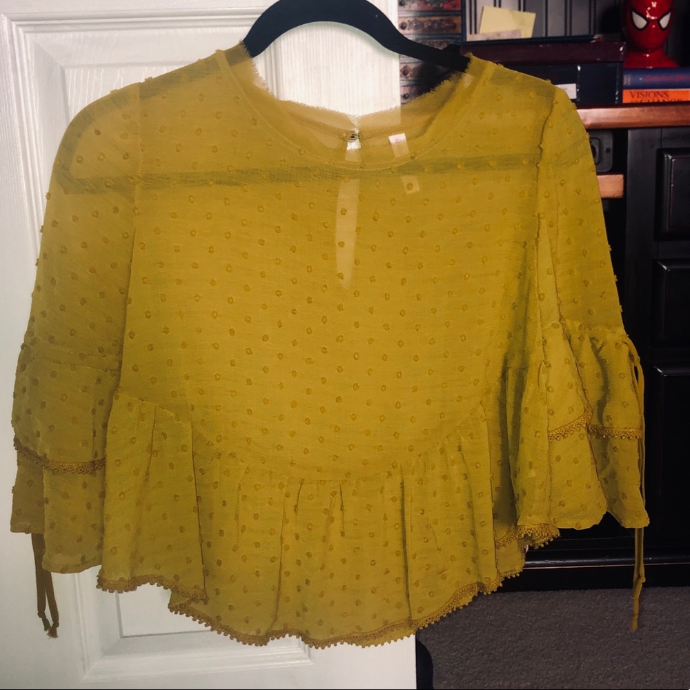 Flowy mustard top
